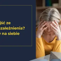 Mężczyzna pociesza kobietę, która trzyma się za głowę.