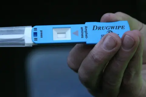 THC we włosach: 90 dni wykrywalności. Czy testy można oszukać?