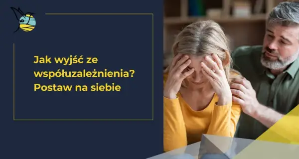 Mężczyzna pociesza kobietę, która trzyma się za głowę.